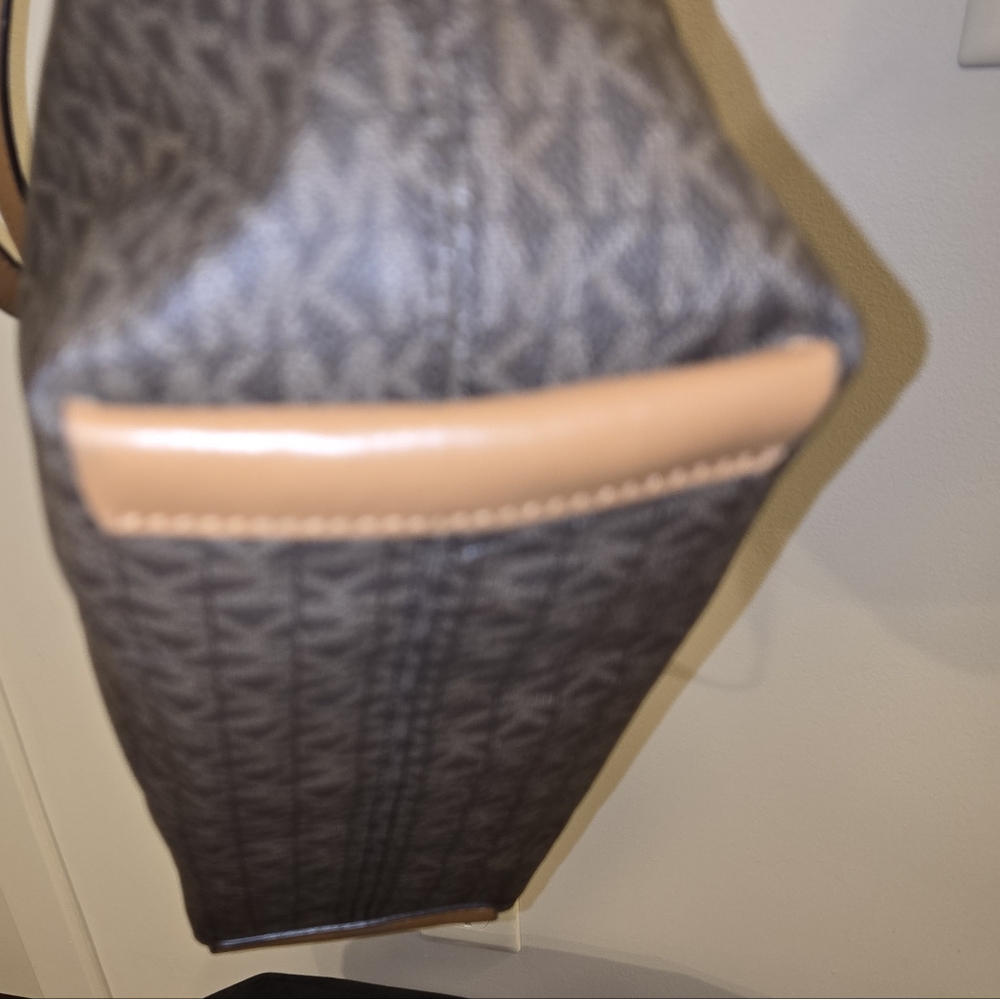 Michael Kors Purse - Picture 11 of 14